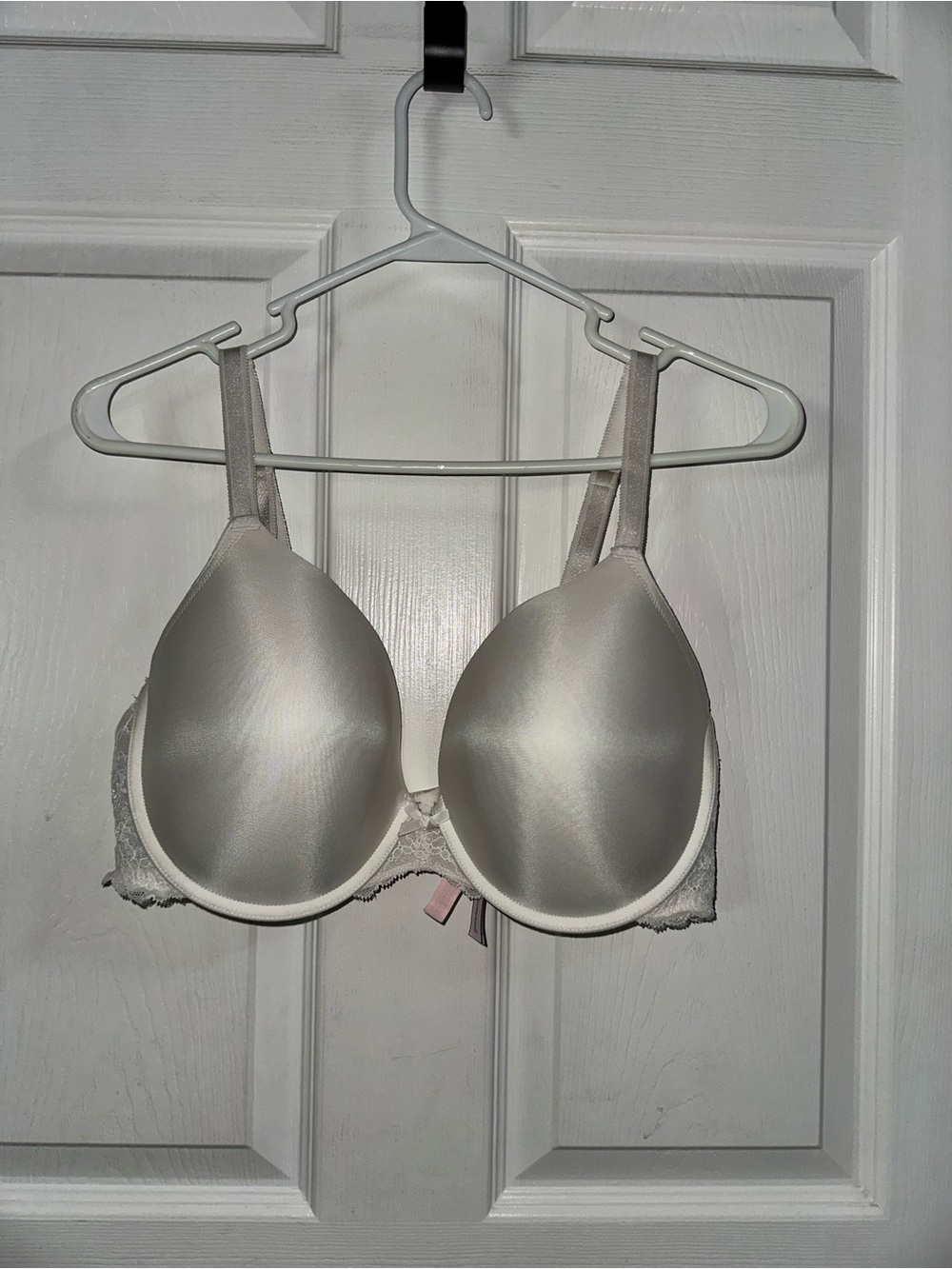 Victoria's Secret White Dream Angels
Bra Size 40D